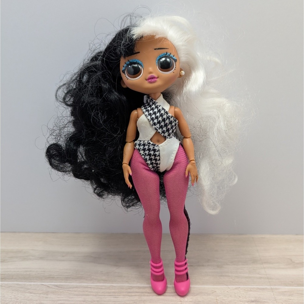 LOL Surprise OMG Dollie Doll Black White Hair Houndstooth Outfit Pink Leggings